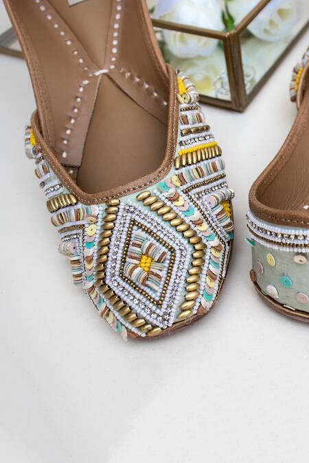Shop_Jutti Express_Green Embroidered Qurbat Juttis _Online_at_Aza_Fashions